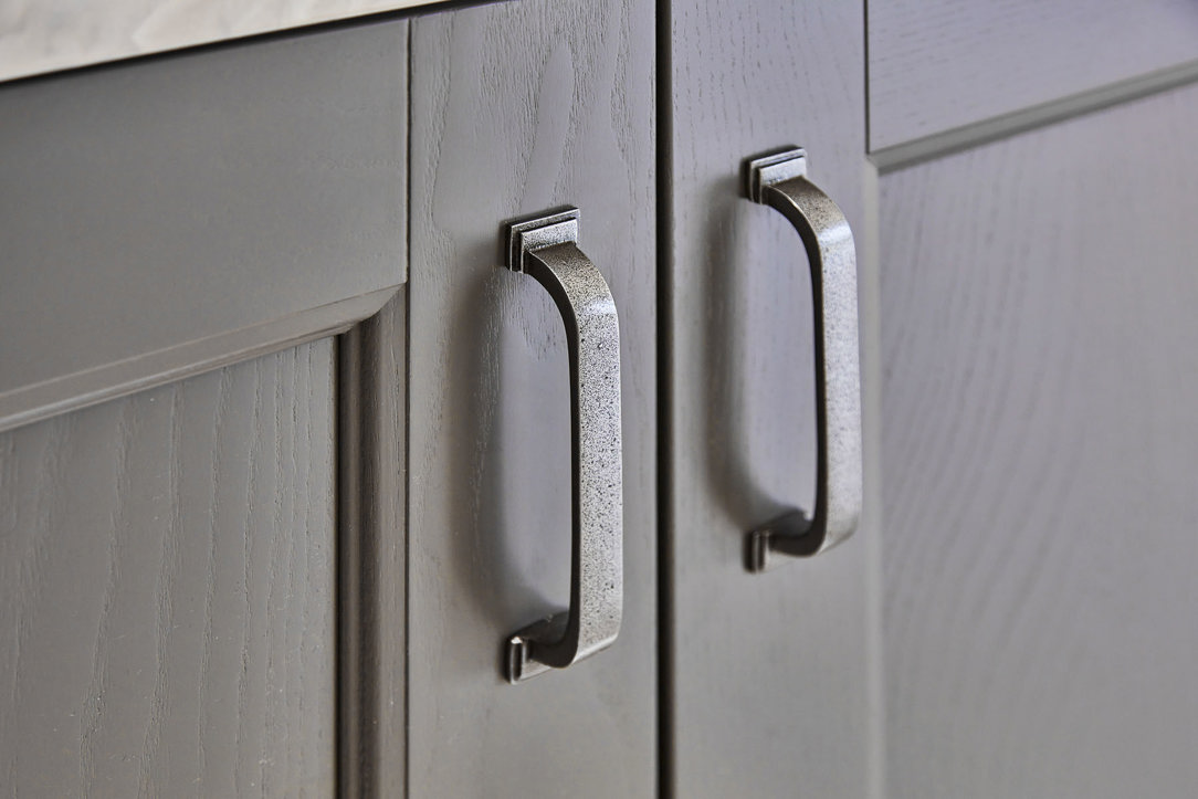 Grey shaker kitchen cabinet handles