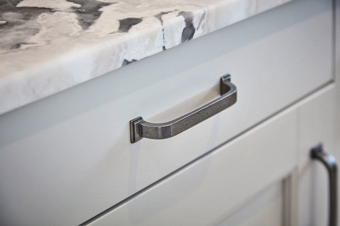 Cream shaker kitchen cabinet handles