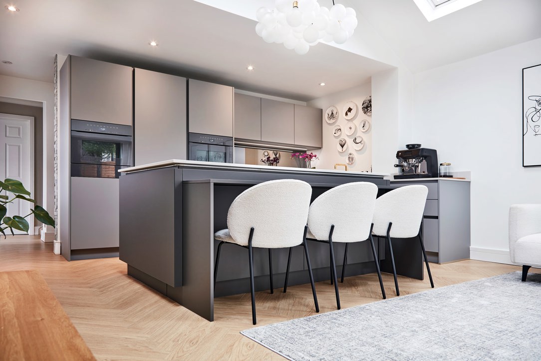 Kitchen breakfast bar